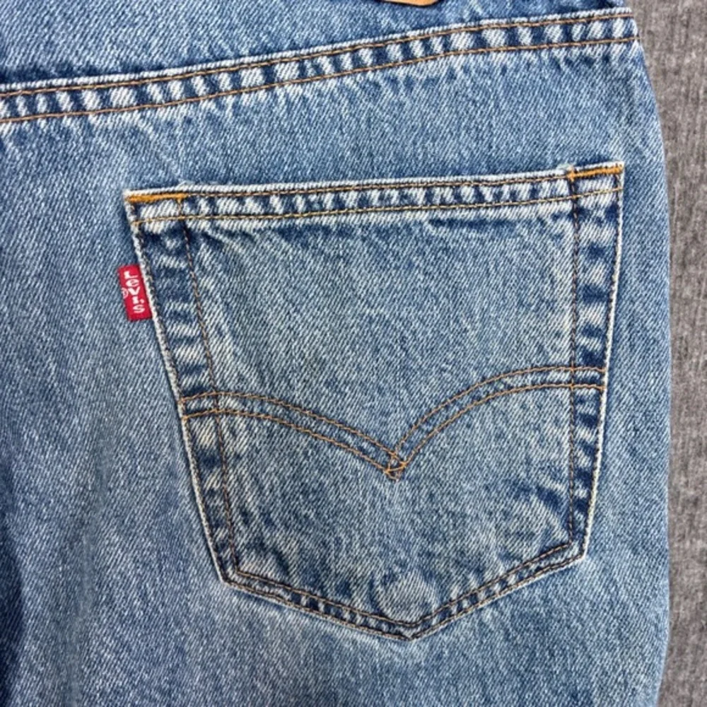 Vintage Levi's 550 Relaxed Fit Jeans Mens 32x30 Blue Denim Distressed‎ Red Tab